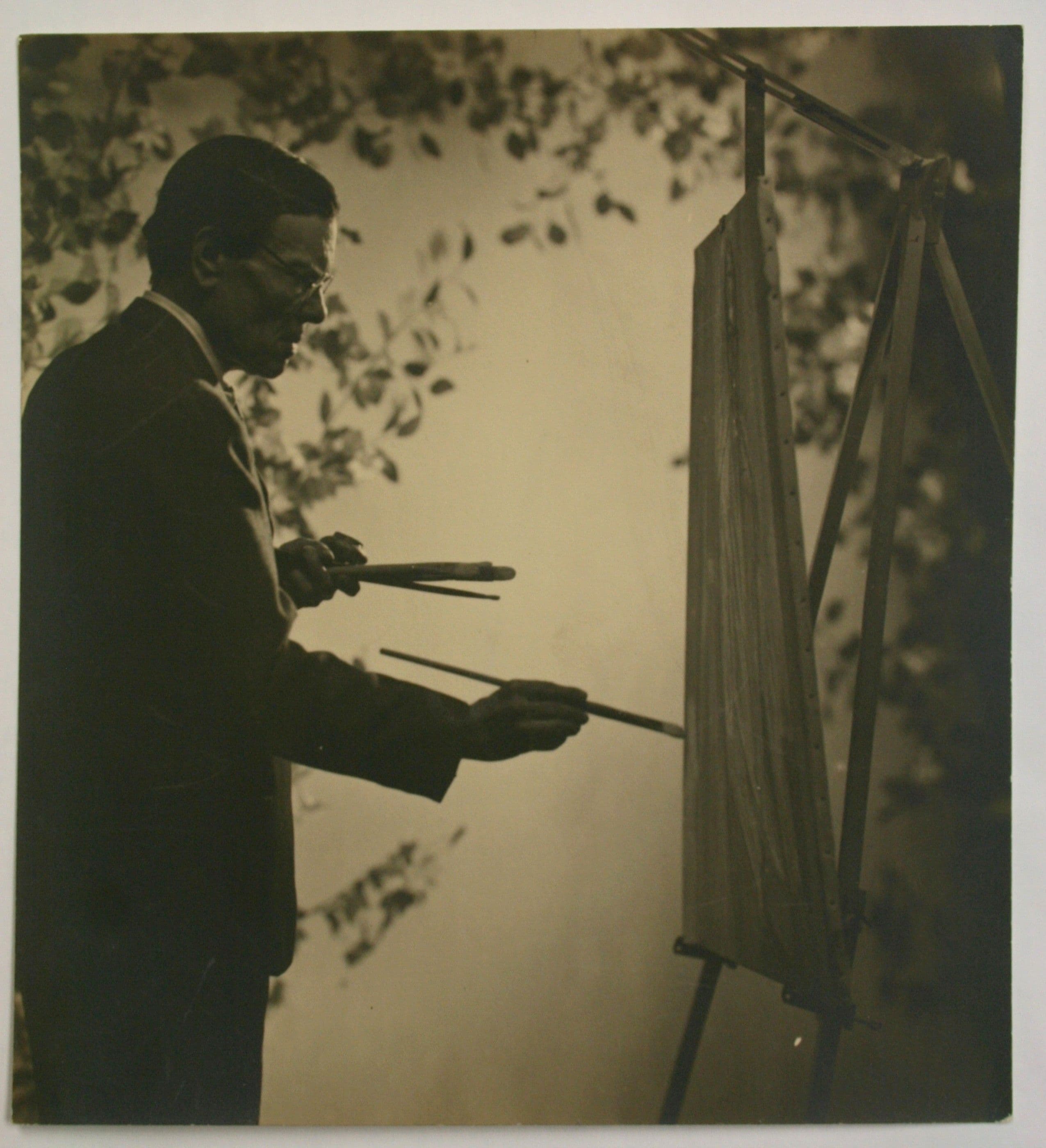 Emilio Varela pintando