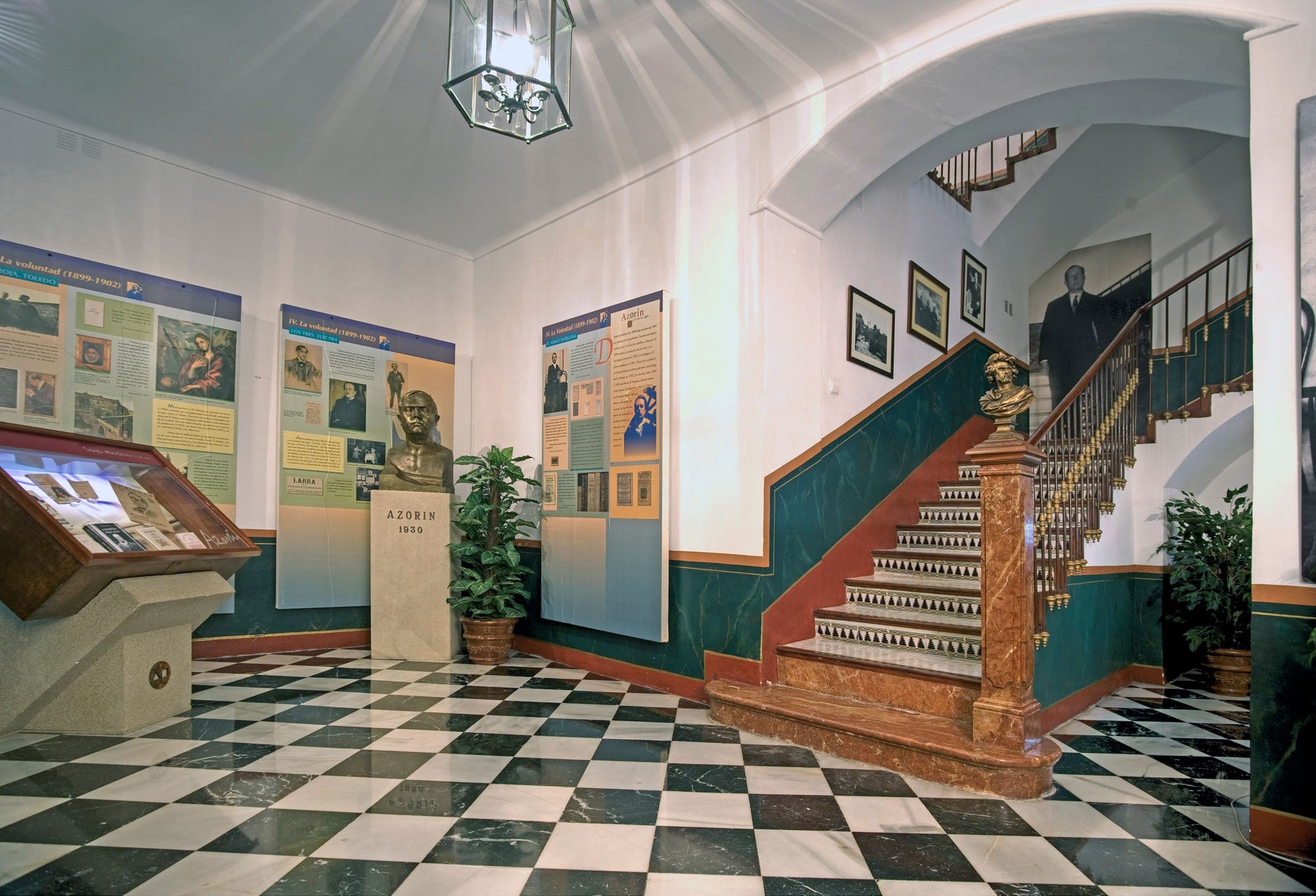 Escalera principal Casa Museo Azorín