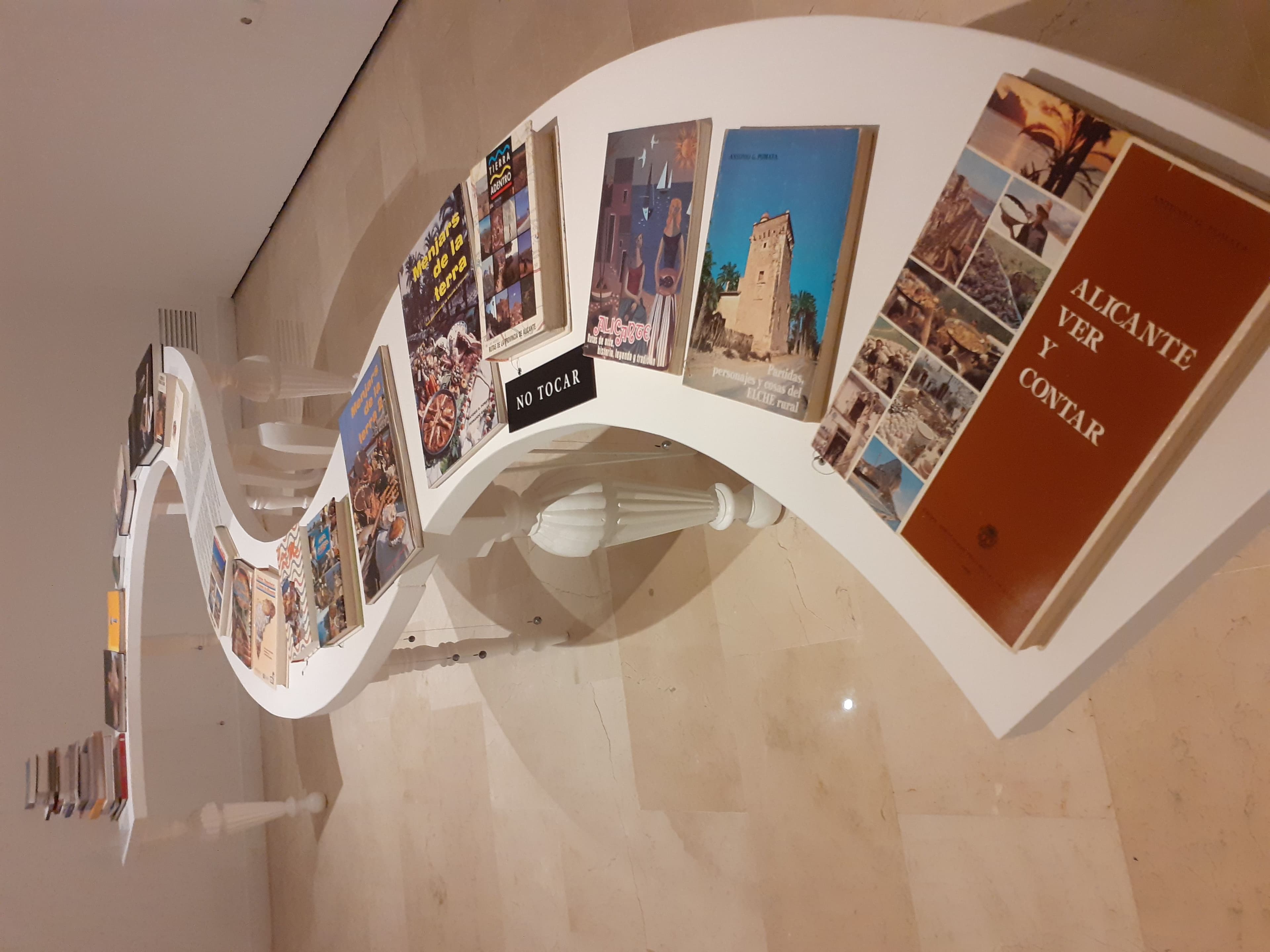 Detalle de algunas publicaciones sobre gastronomía de González Pomata y otros autores valencianos