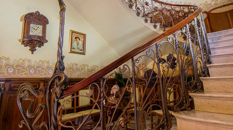 Fotografía de la Escaleras de la Casa Museo Modernista de Fundación Mediterráneo en Novelda